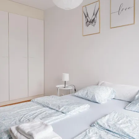 Daire Spacious 2br Retreat With Sauna