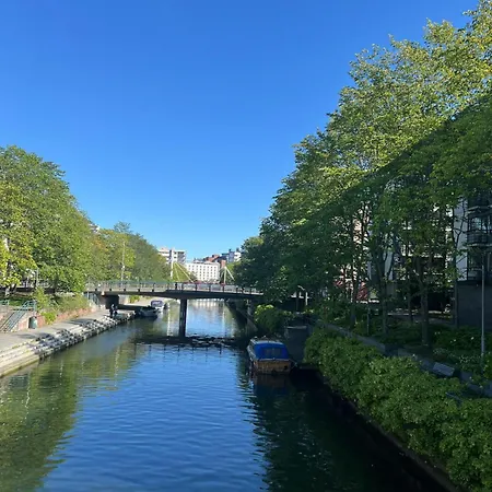 Apartment Spacious 2br Retreat With Private Sauna