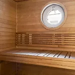 Spacious 2br Retreat With Private Sauna 公寓