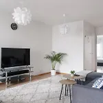 Spacious 2br Retreat With Private Sauna 公寓