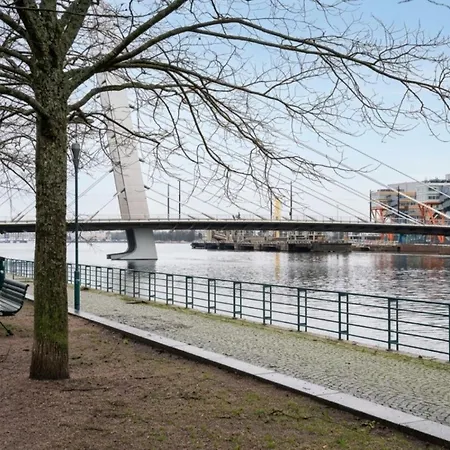 Apartment Spacious 2br Retreat With Private Sauna *