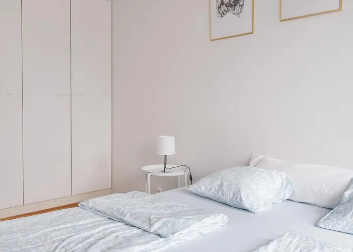 아파트 Spacious 2br Retreat With Private Sauna