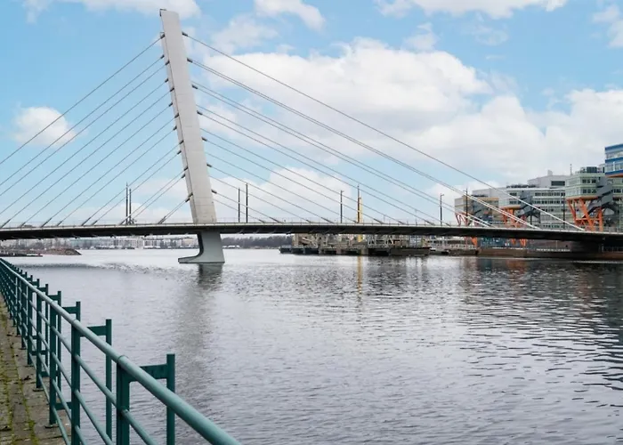 Spacious 2br Retreat With Private Sauna Apartment *